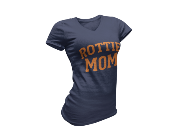 20260306051959-1f1191c1-ed13-6a80-bade-726d56a729b8.png Rottie Mom T-Shirt — Proud Rottweiler Dog Mom Tee
