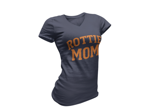 20260306051959-1f1191c1-ed9e-62b6-bf9c-9641aef27d26.png Rottie Mom T-Shirt — Proud Rottweiler Dog Mom Tee